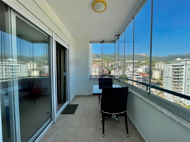 Видовая трехкомнатная квартира в районе Джикджилли