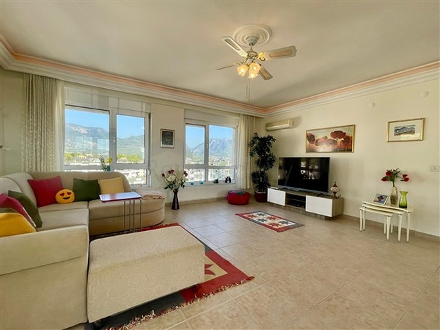 Видовая трехкомнатная квартира в районе Джикджилли