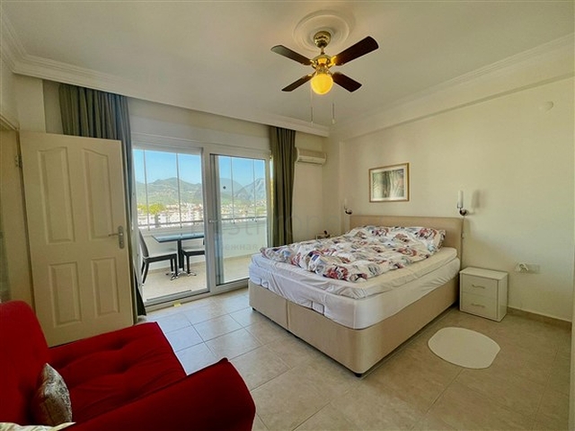 Видовая трехкомнатная квартира в районе Джикджилли