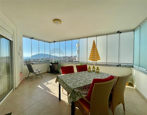 Видовая трехкомнатная квартира в районе Джикджилли