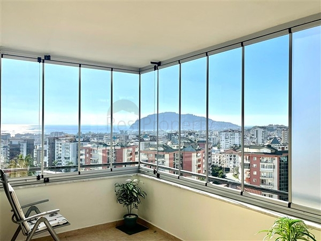 Видовая трехкомнатная квартира в районе Джикджилли