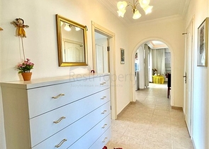 Видовая трехкомнатная квартира в районе Джикджилли