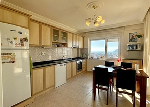 Видовая трехкомнатная квартира в районе Джикджилли