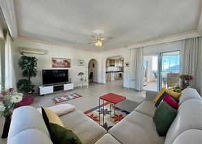 Видовая трехкомнатная квартира в районе Джикджилли