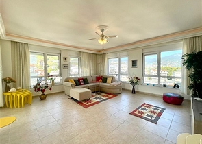 Видовая трехкомнатная квартира в районе Джикджилли