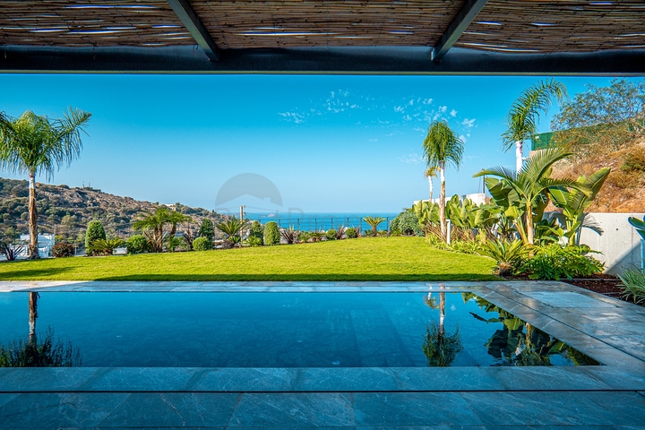 Стильные виллы в современном дизайне с видом на море в районе Ялыкавак