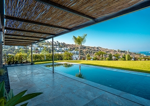 Стильные виллы в современном дизайне с видом на море в районе Ялыкавак