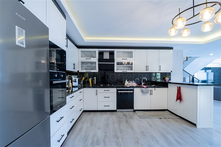 Вилла 3+1  с панорамным видом в районе Каргыджак