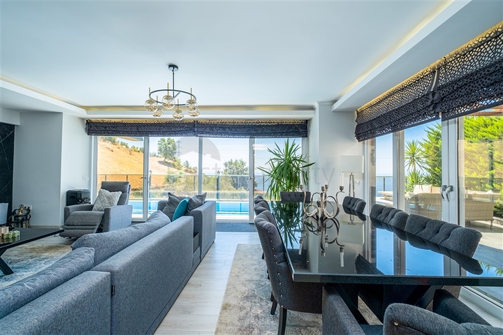 Вилла 3+1  с панорамным видом в районе Каргыджак