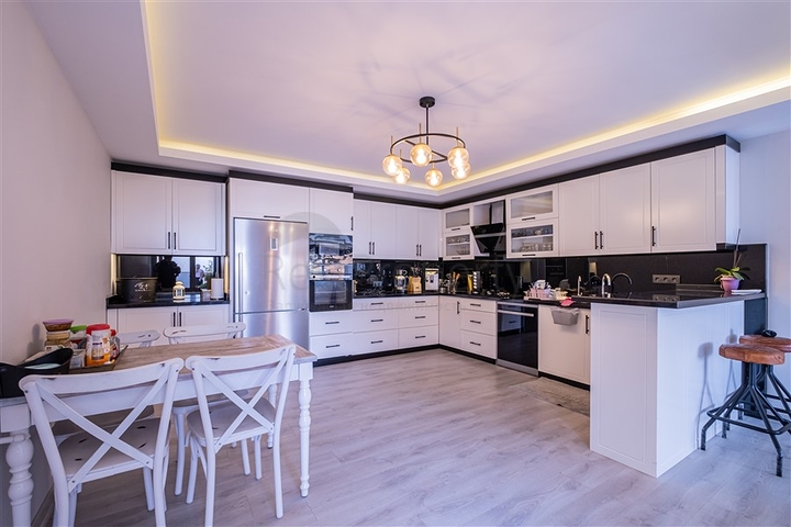 Вилла 3+1  с панорамным видом в районе Каргыджак