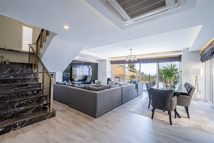 Вилла 3+1  с панорамным видом в районе Каргыджак