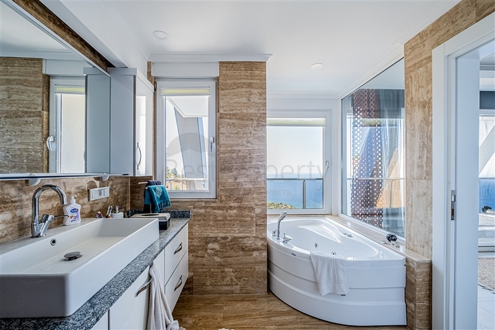 Вилла 3+1  с панорамным видом в районе Каргыджак