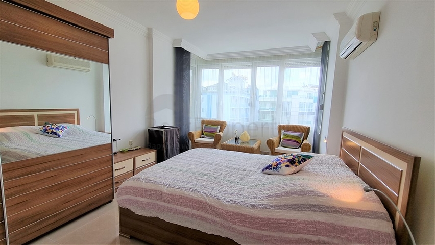 Просторный пентхаус с видом на горы