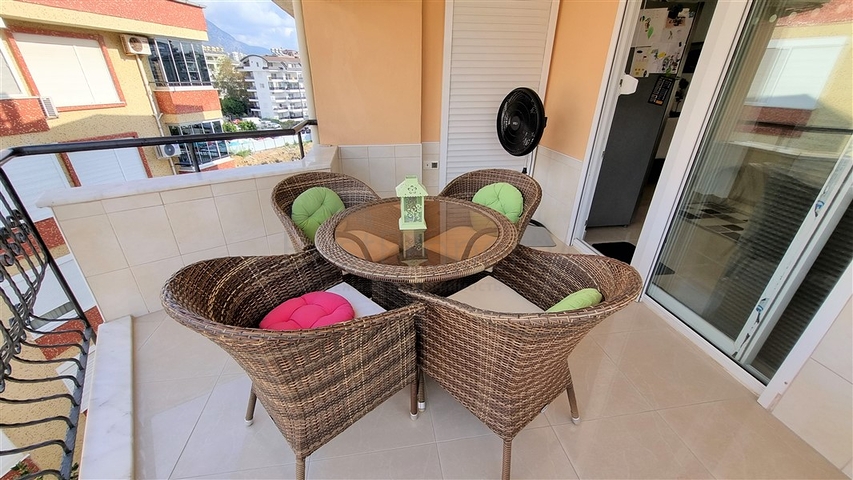 Просторный пентхаус с видом на горы