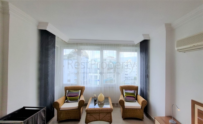 Просторный пентхаус с видом на горы