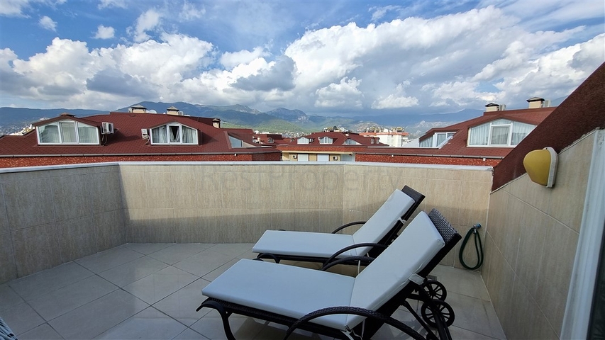 Просторный пентхаус с видом на горы