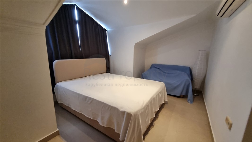 Просторный пентхаус с видом на горы