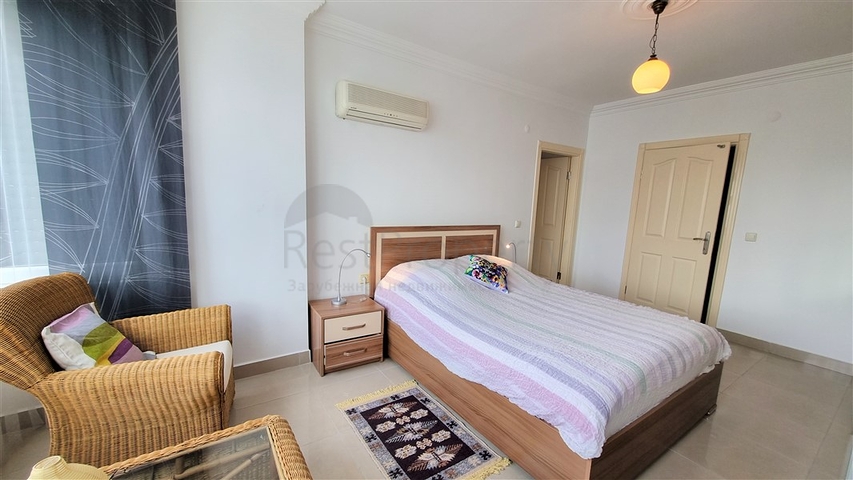 Просторный пентхаус с видом на горы