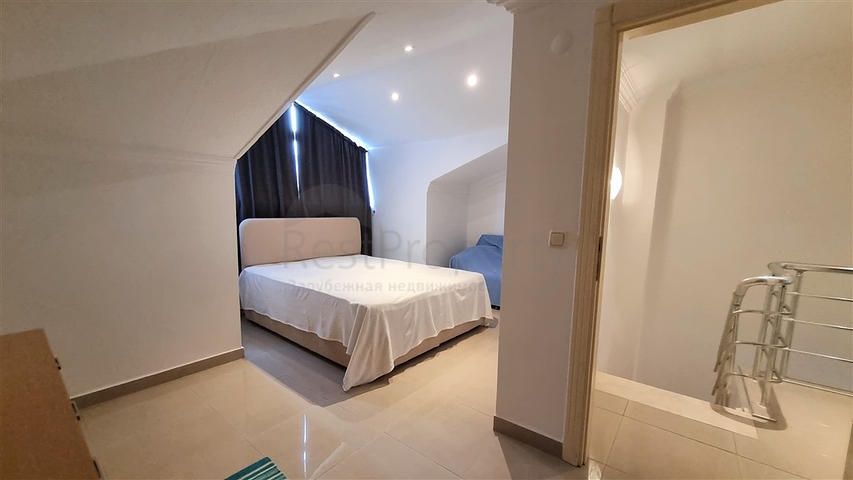 Просторный пентхаус с видом на горы