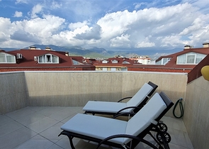 Просторный пентхаус с видом на горы