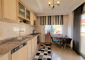 Просторный пентхаус с видом на горы