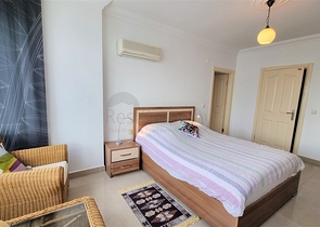 Просторный пентхаус с видом на горы