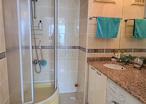 Просторный пентхаус с видом на горы