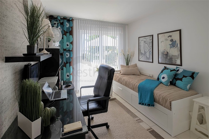 Просторная квартира с выходом в сад в районе Конаклы 