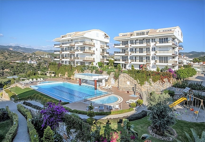 Просторная квартира с выходом в сад в районе Конаклы 