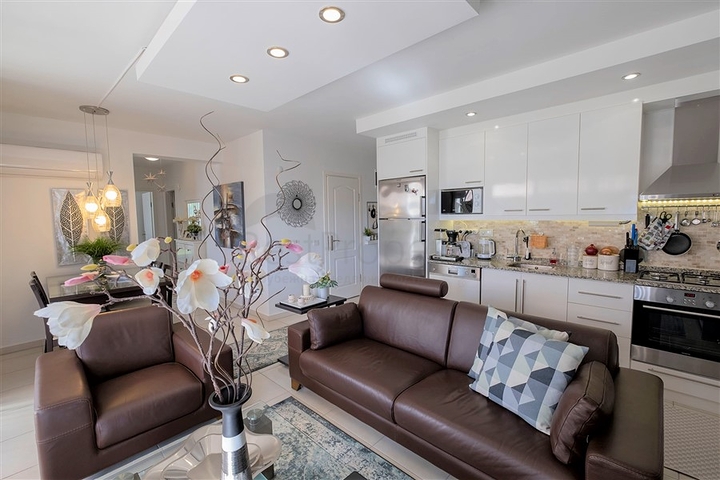 Просторная квартира с выходом в сад в районе Конаклы 