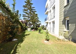 Просторная квартира с выходом в сад в районе Конаклы 