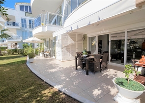 Просторная квартира с выходом в сад в районе Конаклы 