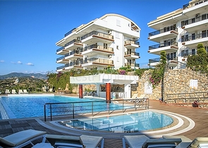 Просторная квартира с выходом в сад в районе Конаклы 