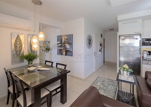 Просторная квартира с выходом в сад в районе Конаклы 