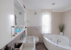 Просторная квартира с выходом в сад в районе Конаклы 