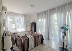 Просторная квартира с выходом в сад в районе Конаклы 