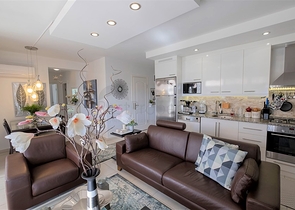 Просторная квартира с выходом в сад в районе Конаклы 