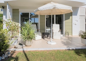 Просторная квартира с выходом в сад в районе Конаклы 