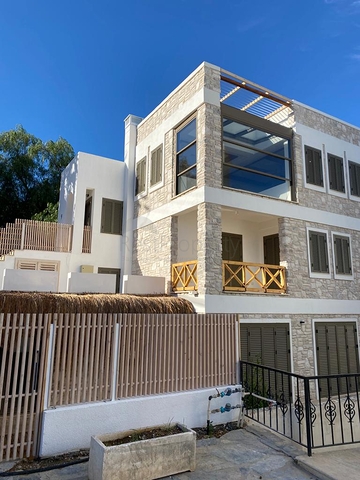 Отдельно стоящая вилла 4+1 с видом на море и город в бухте Бордакчи, Бодрум