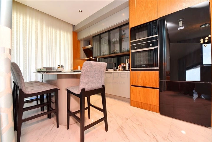 Трехкомнатная квартира на первой береговой линии