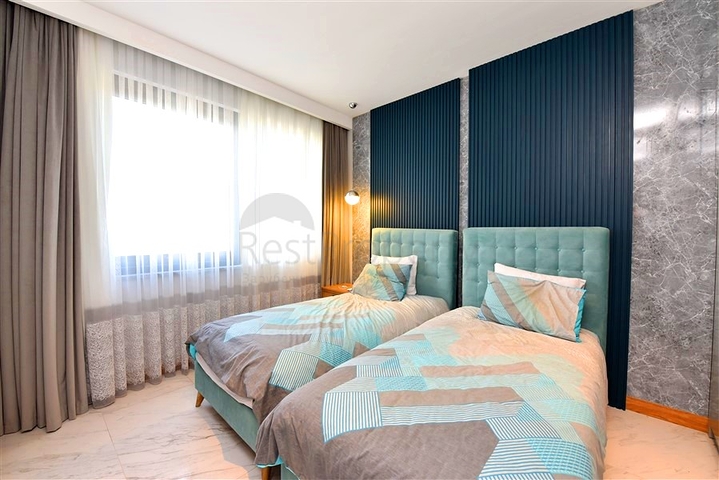 Трехкомнатная квартира на первой береговой линии