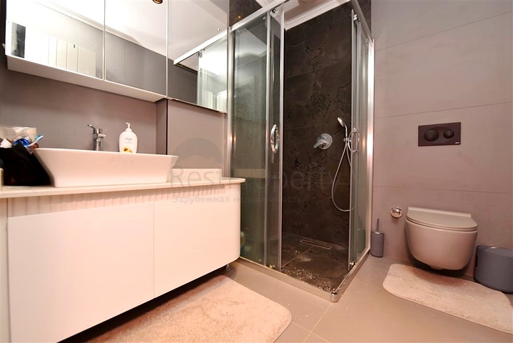 Трехкомнатная квартира на первой береговой линии