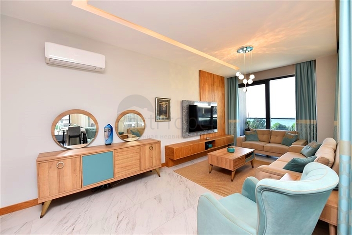 Трехкомнатная квартира на первой береговой линии