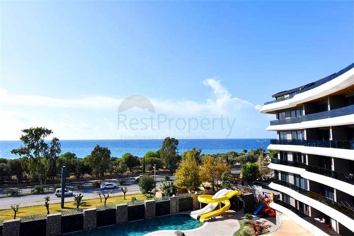 Трехкомнатная квартира на первой береговой линии