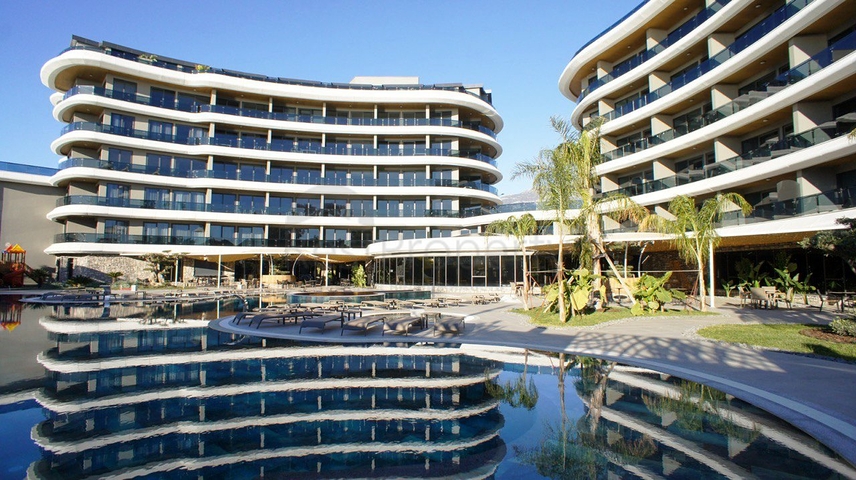 Трехкомнатная квартира на первой береговой линии