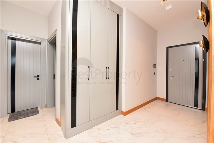 Трехкомнатная квартира на первой береговой линии