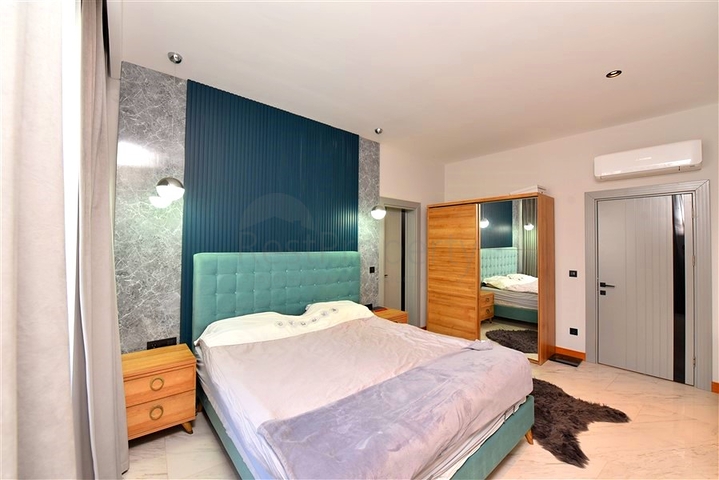 Трехкомнатная квартира на первой береговой линии