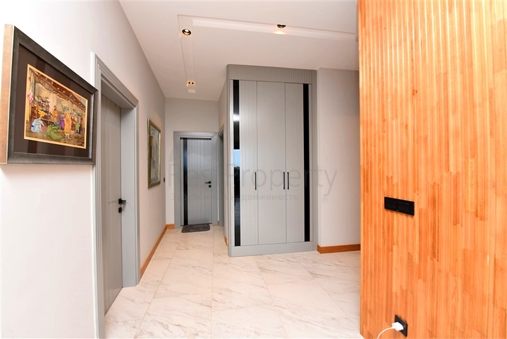 Трехкомнатная квартира на первой береговой линии