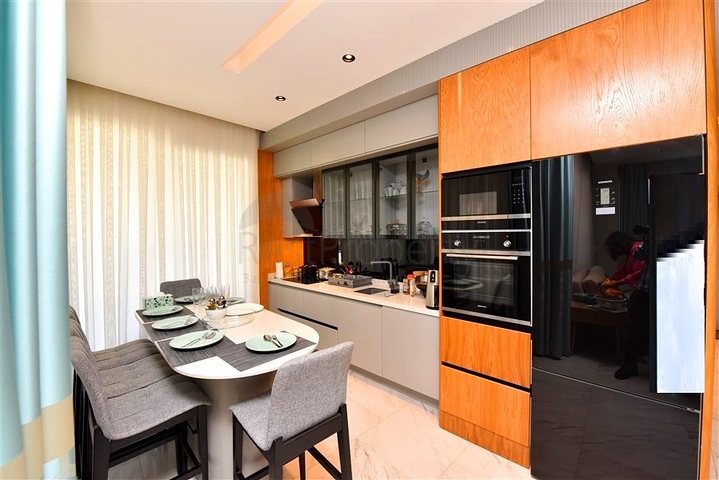 Трехкомнатная квартира на первой береговой линии