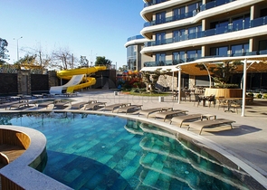 Трехкомнатная квартира на первой береговой линии